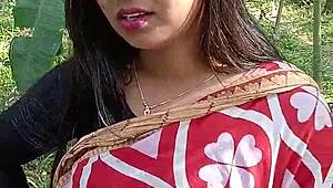 हॉर्नी गृहिणी पडोसी को चोदती है