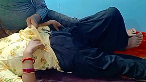 एक लड़की को उसके अपने बेड पर रॉ ऐक्शन के लिए लूर किया। इंटेंस होममेड सेशन मैसी कमशॉट के साथ खत्म होता है।