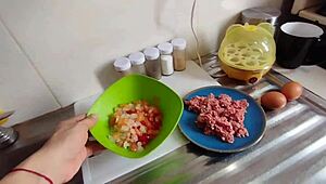 Xxx Video En Espanol - Mi Madrastra Caliente Me Enseña Cocinar Pero Le Como El Coño