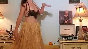 dainty rascal dances with body positivity and confidence