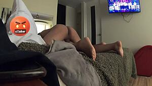 Universitaria aprobando curso en primera vez y equivocaci�n de hoyo y trasero bien formado