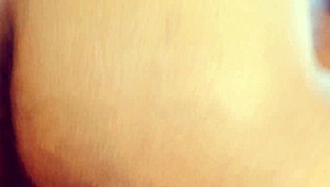 बिकिनी बेब हनीफ और सुमोना के साथ रफ कास्टिंग सेशन