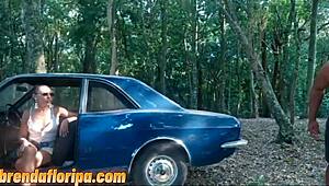 Behind the scenes of the Peruvian photo shoot with ripped clothes and models