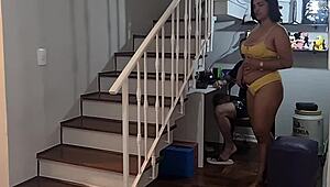 Estava Trabalhando Venho Me Mostrar Seus Novos Biquinis e Acabou Ganhando Rola na Buceta