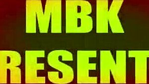 Alone at home, this young 18+ guy masturbates his big cock 😏