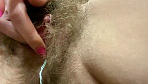 i came twice durin my hairy p close up, big clit drippin wet!