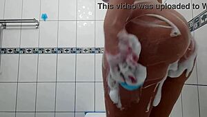 Watch this brunette babe rub her huge ass hard with soap for creampie?