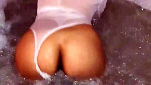 chica cachonda gets so wet after solo play 😜