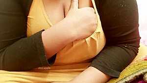 अरे, सेक्सी हैदराबादी आंटी के बड़े बूब्स 😍