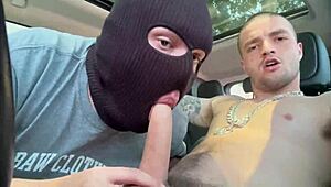 novinho cliente sucks me in the trailer car