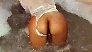 chica cachonda gets so wet after solo play 😜