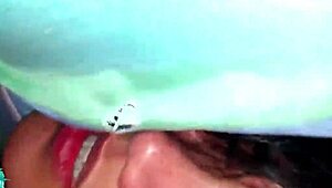 Hermosa mujer gime delicioso pero en silencio para que no la escuchen los de la habitacion de a lado