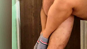 El Mejor Amigo De Mi Papá Viene A Visitarlo Pero Él No Está Mientras Espera Me Como Su Verga Hasta Chorrear