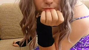 Twerking Big White Ass in Sissy Crossdresser Amateur Show