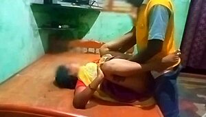 गाँव की टीचर और स्टूडेंट घर पर डॉगी स्टाइल में पकड़ी गईं