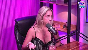 A loirinha strips bare in the studio for steamy lesbian play.