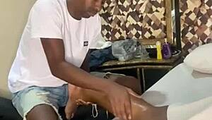 Swing House in Rio: Massaging the Couple with Intimate Touches