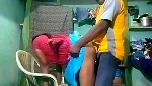 गाँव की टीचर और स्टूडेंट घर पर डॉगी स्टाइल में पकड़ी गईं