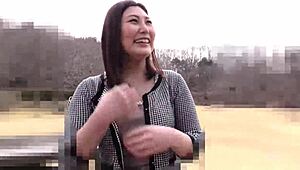 Japanese Babe Hinako Arasaki Shows Big Tits and Ass