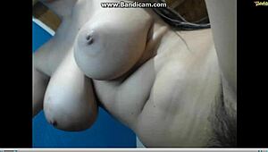 Sexy latina camgirl squirts on webcam.