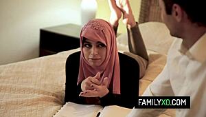 सौतेला पिता हिजाब वाली साली एला नॉक्स को जोर से चोद रहा है