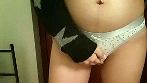 Le grabo un video pre�ada a mi ex para que venga a follarme duro y rico