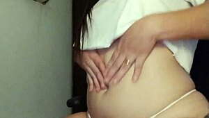 Lucyplay Echandose Cremita En Todo Su Cuerpo Y Tatuajes Deliciosos Mientras Habla Contigo