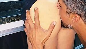 Fodendo Loira Na Pia E Gozando Dentro