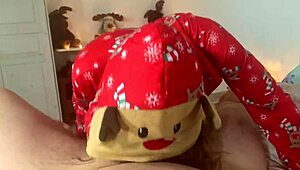 Unwrap the christmas present and fill it with creampie in missionary!