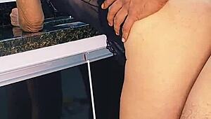 Fodendo Loira Na Pia E Gozando Dentro