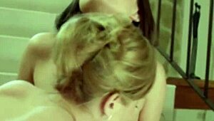 i kissd mature Anna Simone and licked her in nature