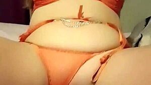 la rubia española en lencería me pongo juguetona y quiero polla