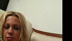 Milanese voyeur discovers beautiful milf in amateur scene