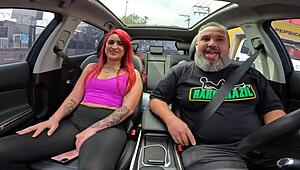 नंगी गिंजर स्मिथ के साथ साओ पाउलो की सड़कों पर क्रूजिंग