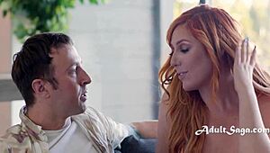 पति देखता है