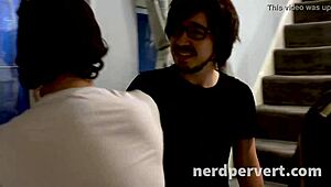 पॉपी मैक्वायर बॉयफ्रेंड के साथ डॉगी स्टाइल में नॉटी हो जाती है