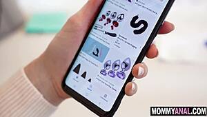 अरे, देखना चाहते हो कि यह स्टेपसन अपनी स्टेपमॉम की टाइट ऐनल होल को पहली बार कैसे लेता है?