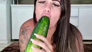 fui comprar pepino e fiquei louca de tesão! 🥒