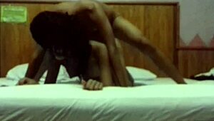 Flaquita de tapa, amateurs fucking with creampie!