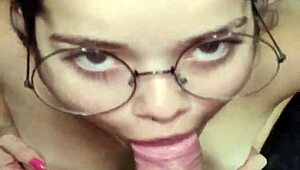 Acabei De Sair Do Banho E A White Moon Ja Veio De Boca No Pau Pra Levar Uma Gozada Na Cara