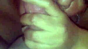 मुझे आज रात तुम्हारा लंड चूसने वाली स्लट बनाओ 😜