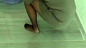 Turbanli Nylon Pantyhose Mature Woman Cleans the Floor