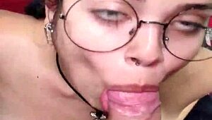 Acabei De Sair Do Banho E A White Moon Ja Veio De Boca No Pau Pra Levar Uma Gozada Na Cara