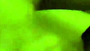 the cute gatita casually enjoys sucking on a big vergota in this amateur scene