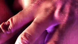 ¡Pinche puta, mueve ese culo rico mientras te follo!