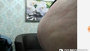 i'm watching this hot webcam show