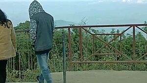 देवर दार्जिलिंग टूर के दौरान सुंदर भाभी को naughty सेक्स के लिए लुभाता है