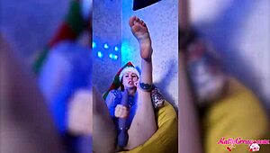 hot girl, wanna show me how you play with sex toys on your pussy after party?