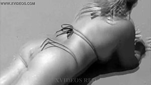 minha esposa se exibindo pelas praias do brasil