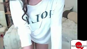 japanese girl strips for you on cam